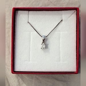 Minimal silver necklace with cubic zirconia